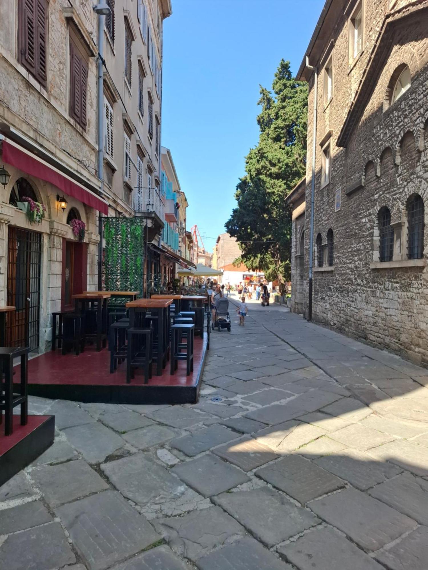 Old Town Candler Apartment Pula